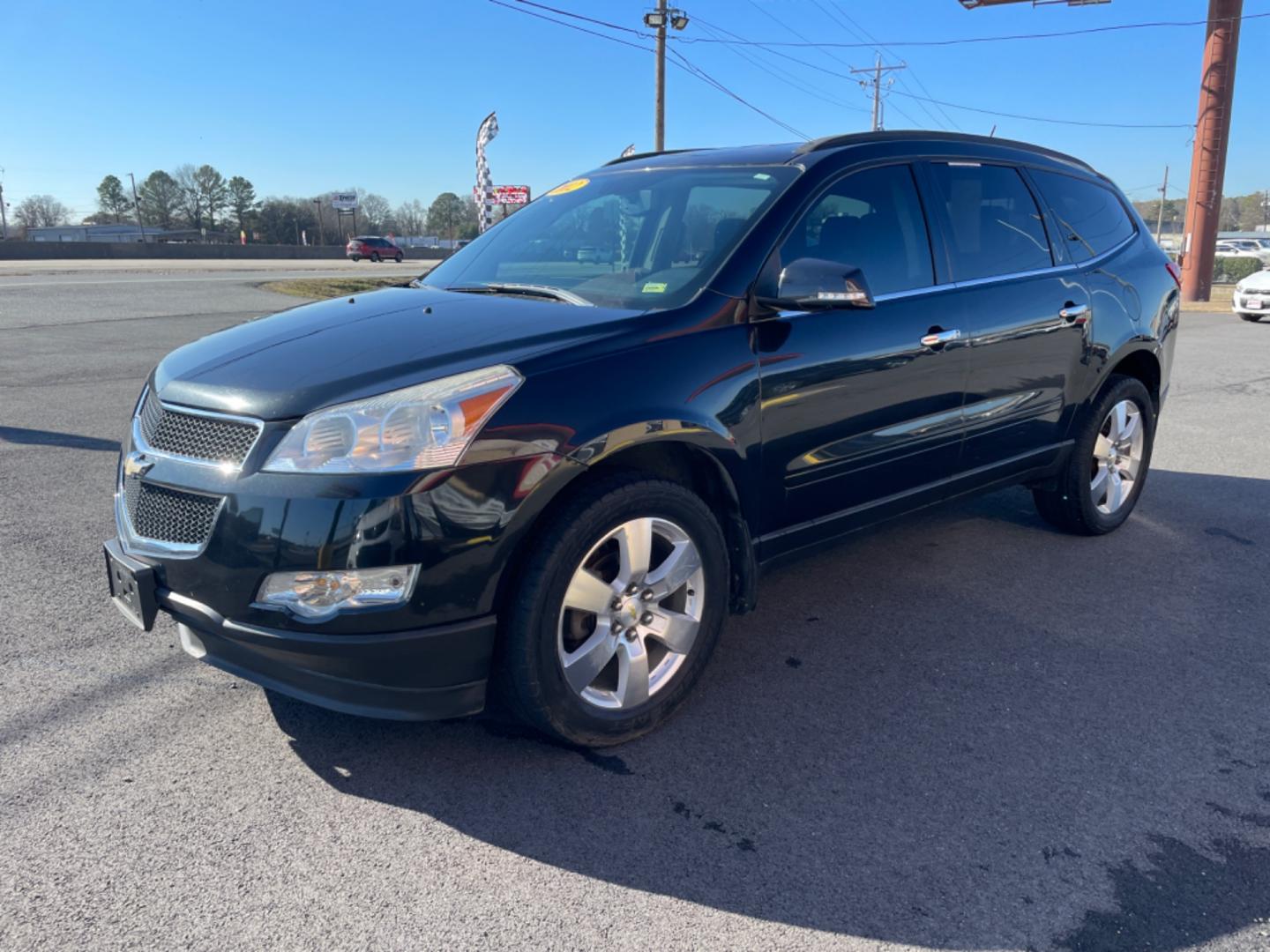 2012 Black Chevrolet Traverse (1GNKRGED7CJ) with an V6, 3.6 Liter engine, Auto, 6-Spd w/Shft Ctrl transmission, located at 8008 Warden Rd, Sherwood, AR, 72120, (501) 801-6100, 34.830078, -92.186684 - Photo#3